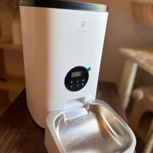PETLIBRO Automatic Cat Feed cat/small dog feeder 4L with Wi-Fi Brand New